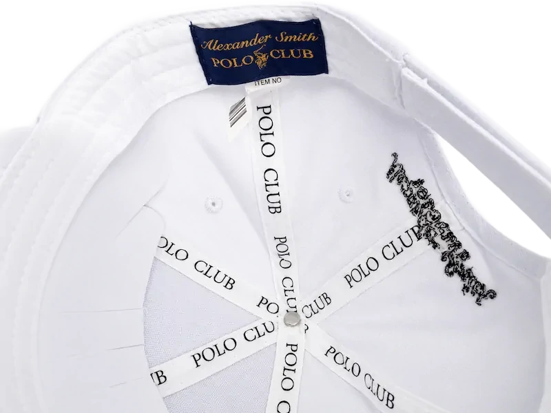 Interior de gorra con etiqueta tejida y costuras